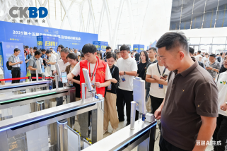 门禁闸机 + 智能核验：31 会议筑牢活动安全与效率双重防线​