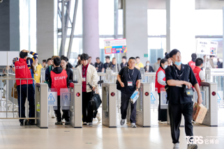 迈向智能会议：无障碍闸机签到的革新之路
