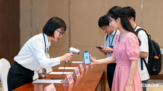 微信签到：在“扫码”这件事里藏一条暗线